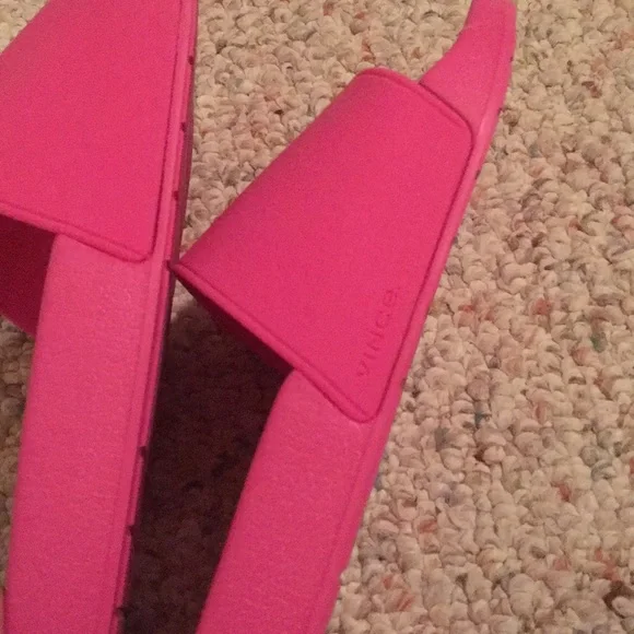 Vince slides - Picture 4 of 5